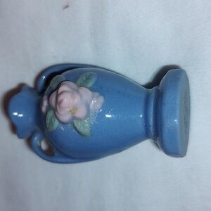 "Occupied Japan" Post 1940s Beautiful Miniature 3-D Floral Vase Urn
